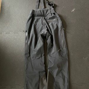 Women’s Obermeyer ski pants size 4